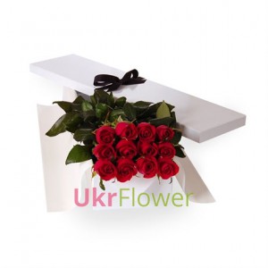 11 roses in a gift box ― Ukrflower - flower delivery