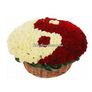 Arrangement of 351 roses "Yin and Yang" ― Ukrflower - flower delivery