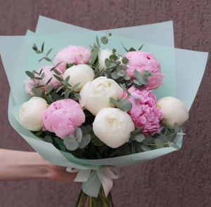 Bouquet of peonies with eucalyptus ― Ukrflower - flower delivery