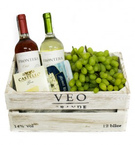 Cheese, wine and grapes ― Ukrflower - flower delivery